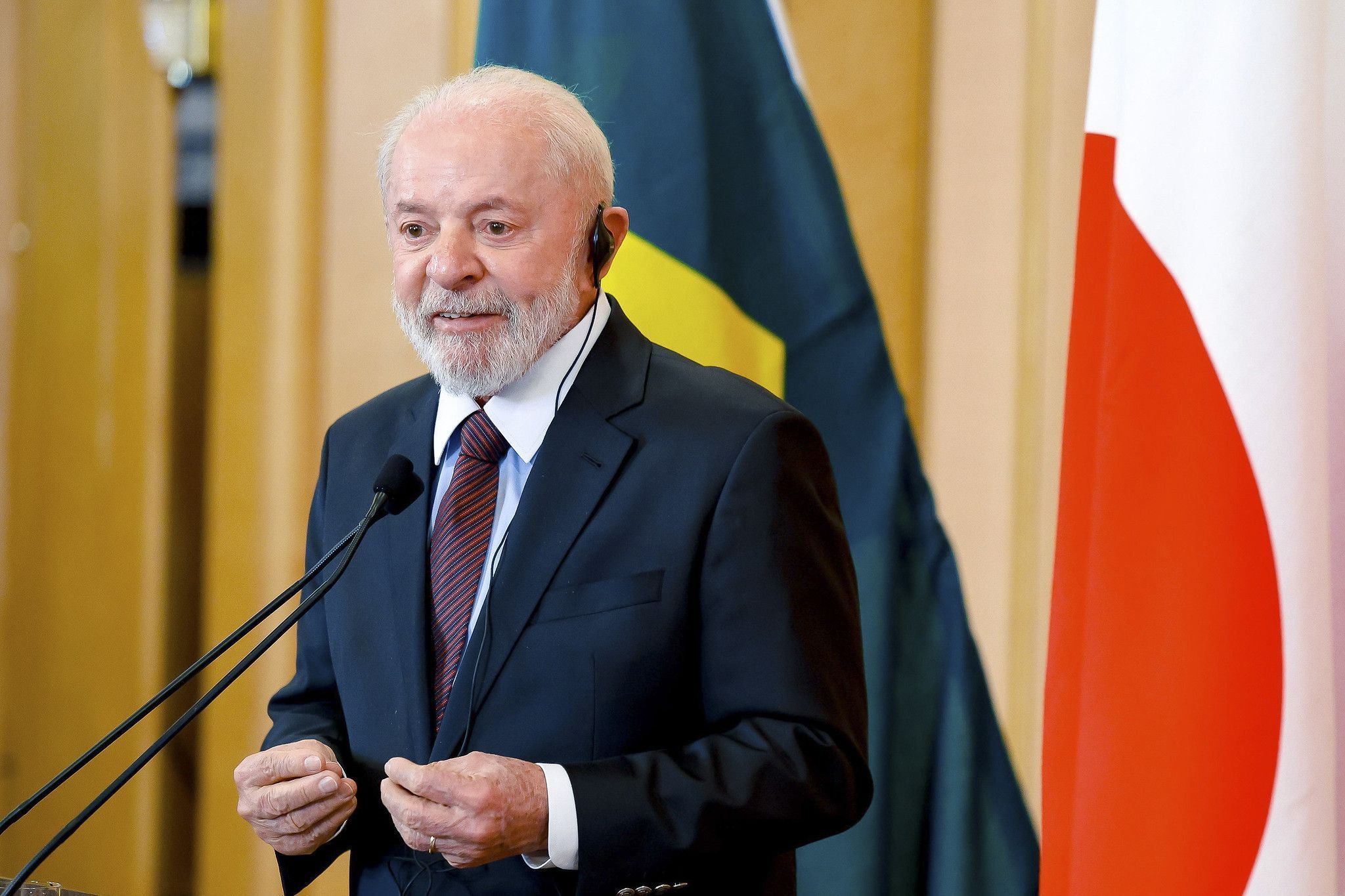 'Ao invés de chorar, caia na realidade', diz Lula sobre Bolsonaro réu