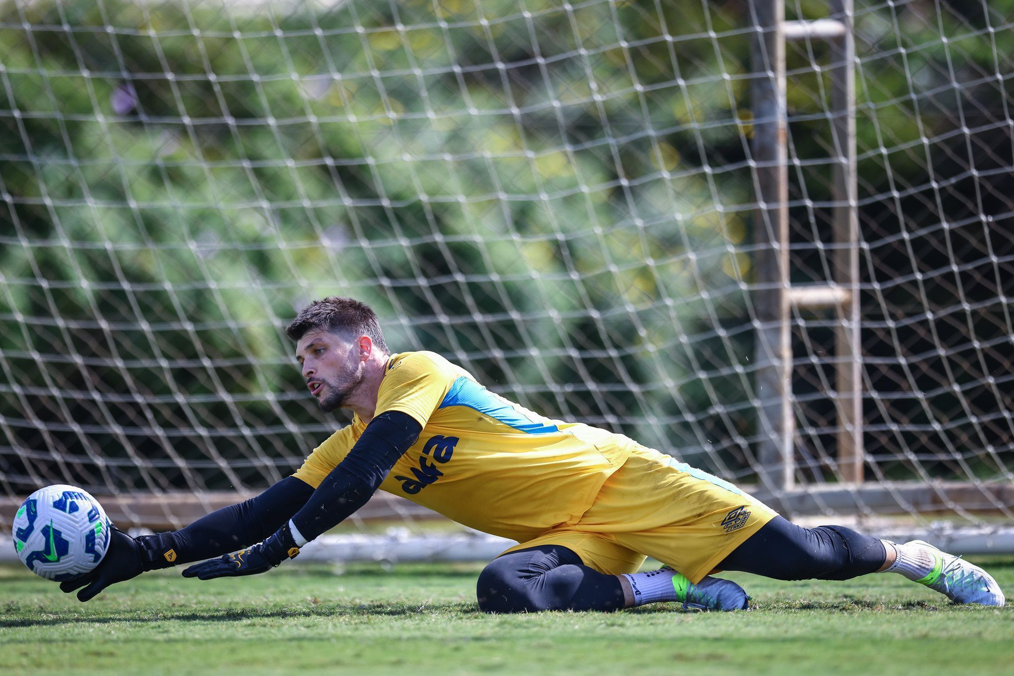 Goleiro do Grêmio exalta Atlético antes da estreia no Brasileirão