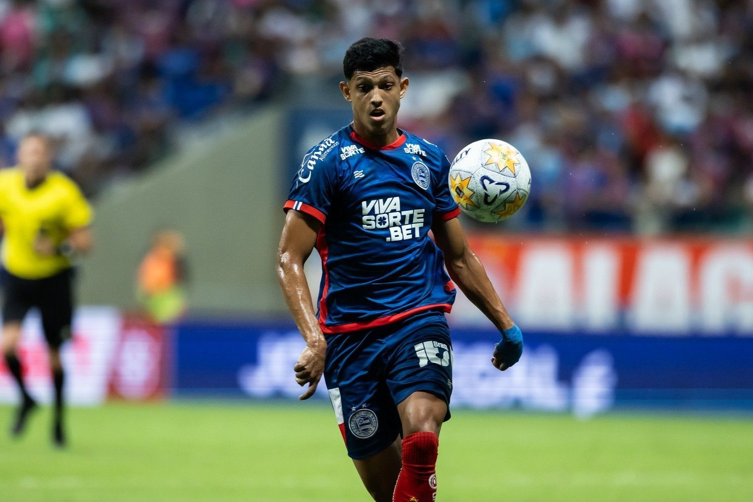 Destaque do Bahia vira alvo do futebol árabe, e clube toma decisão