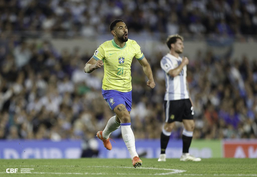 Jogador da Seleção Brasileira admite buscar 'novo rumo' para carreira