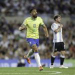 Jogador da Seleção Brasileira admite buscar 'novo rumo' para carreira
