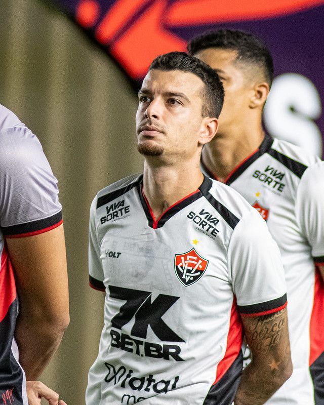 Vitória anuncia rescisão de contrato com atacante; saiba detalhes