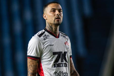 Thiaguinho em campo pelo Vitória, na Copa do Nordeste