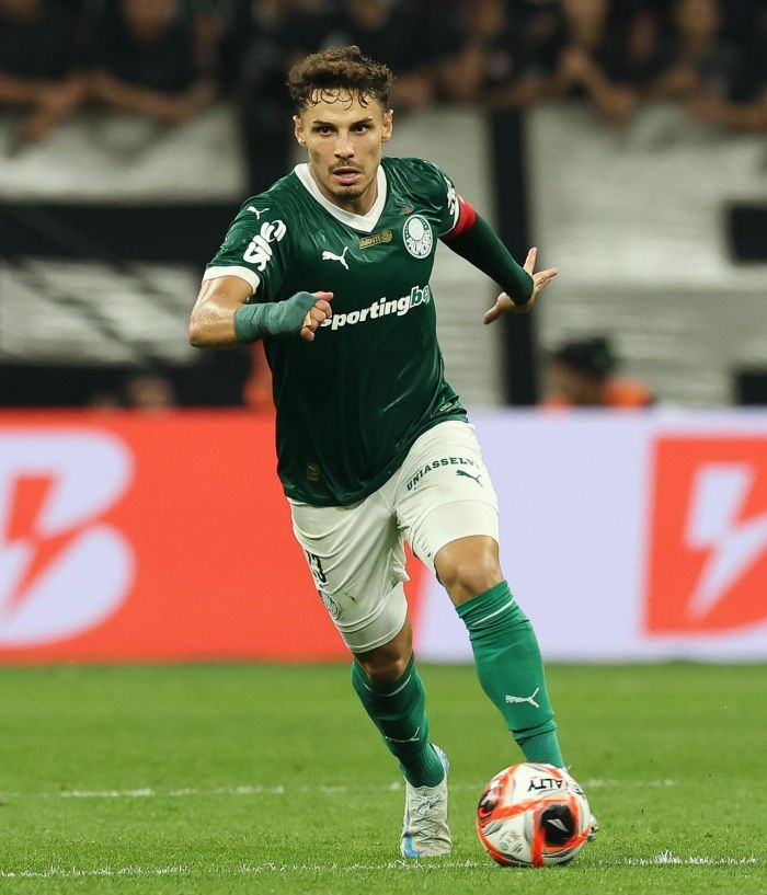 Veiga perdeu pênalti que poderia render a vitória ao Palmeiras contra o Corinthians