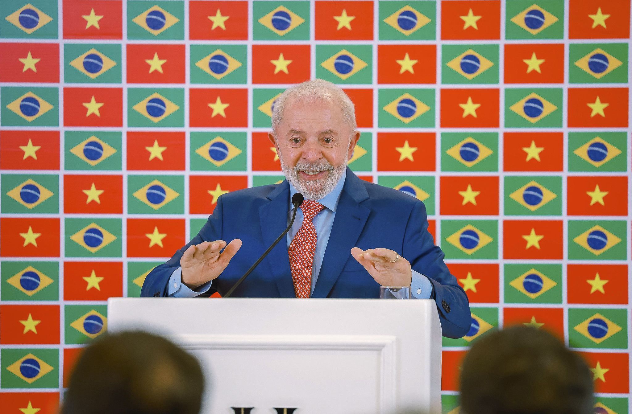 Lula retorna ao Brasil após viagem de sete dias à Ásia
