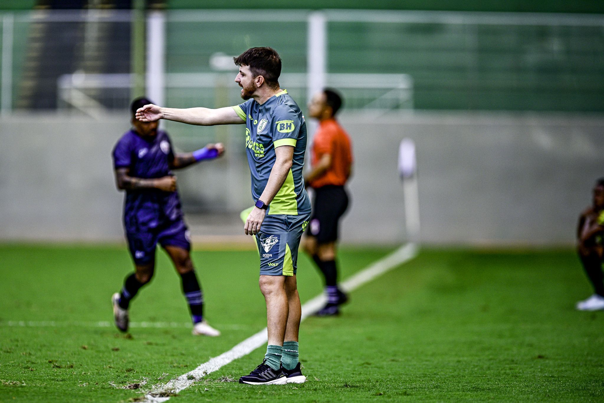 William Batista, do América, revela que reforço tem impressionado nos treinos