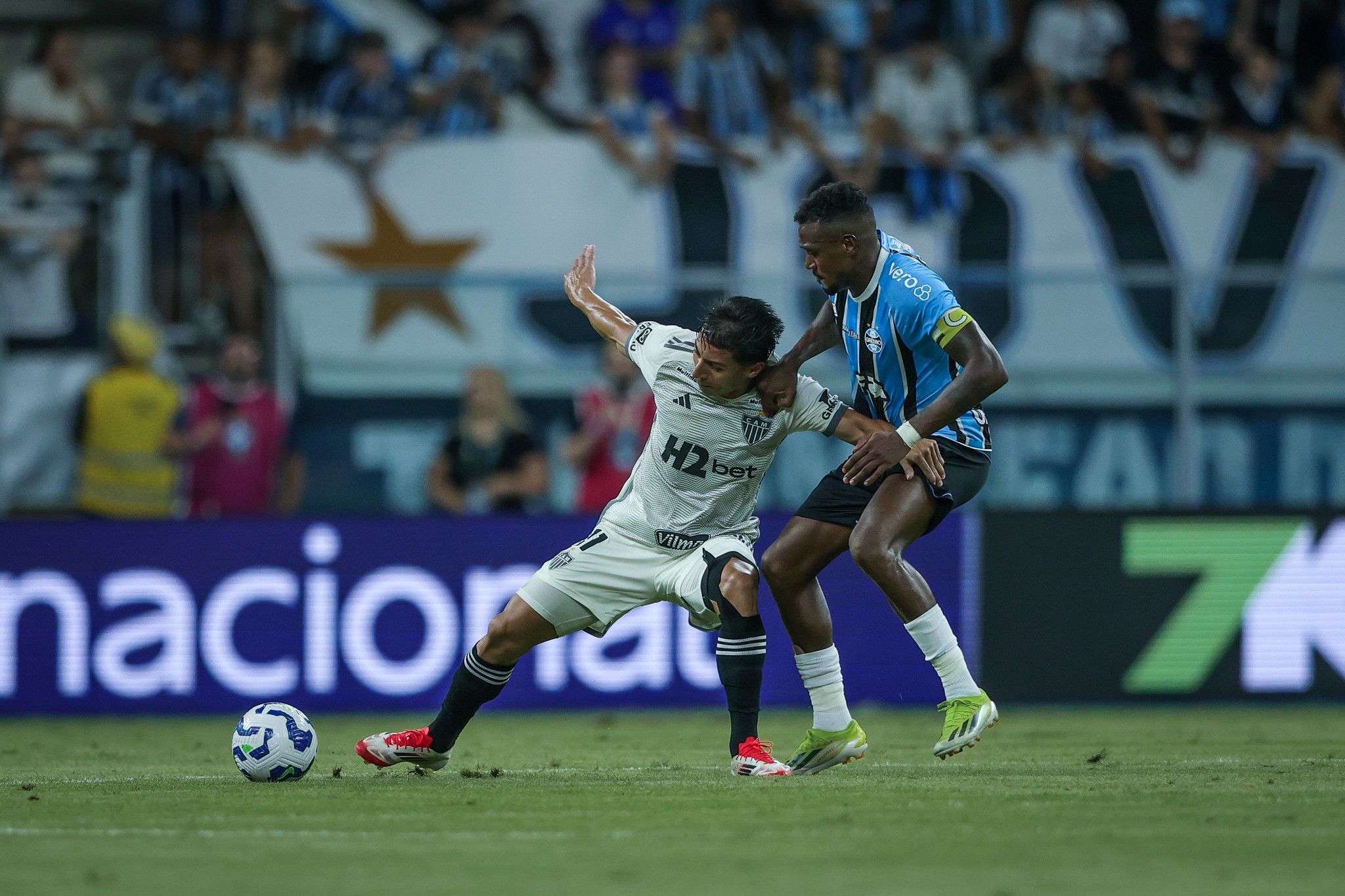 Com 'lei do ex' e Volpi inspirado, Atlético perde para o Grêmio na estreia do Brasileiro