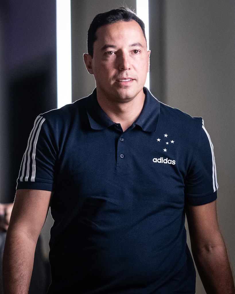 Diretor do Cruzeiro promete 'resposta' à torcida no Campeonato Brasileiro