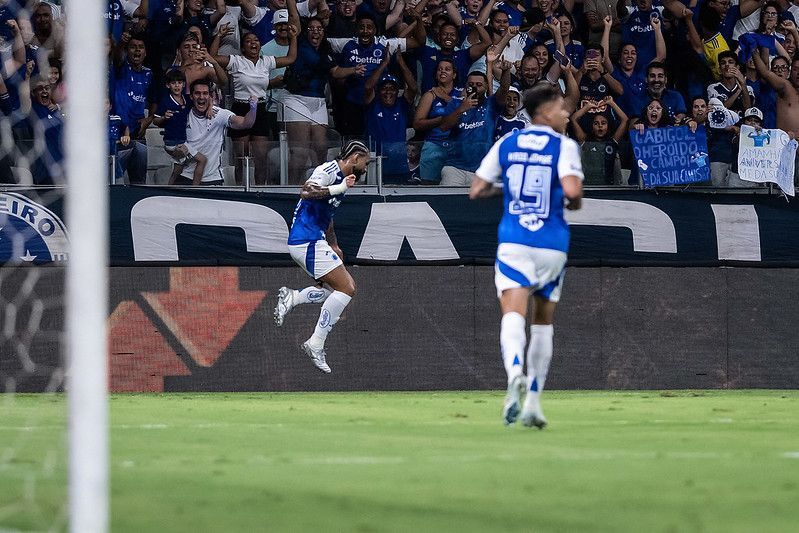 Gabigol homenageia ídolo do Cruzeiro em gol na vitória sobre o Mirassol
