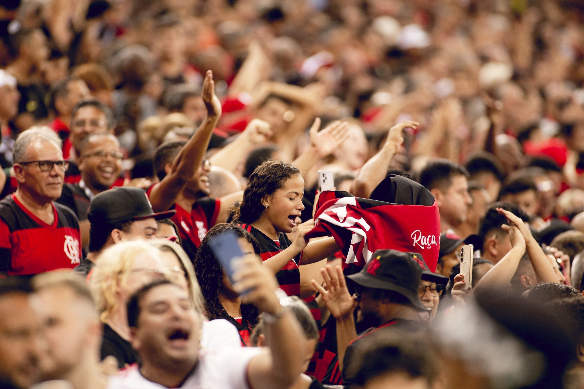 Torcida do Flamengo protesta contra preço dos ingressos e xinga presidente