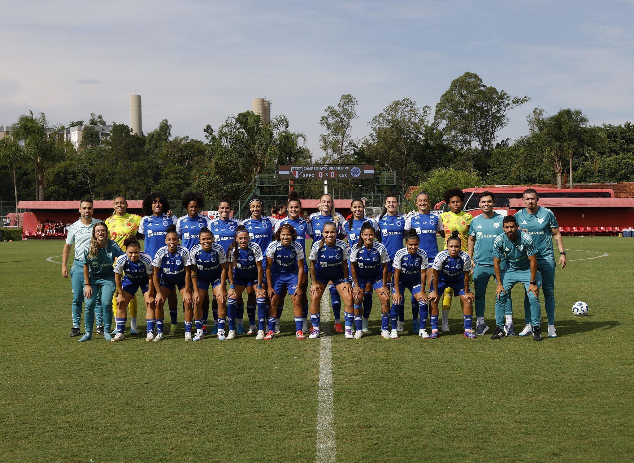 Cruzeiro dá ‘spoiler’ de novo uniforme em jogo do Brasileirão Feminino