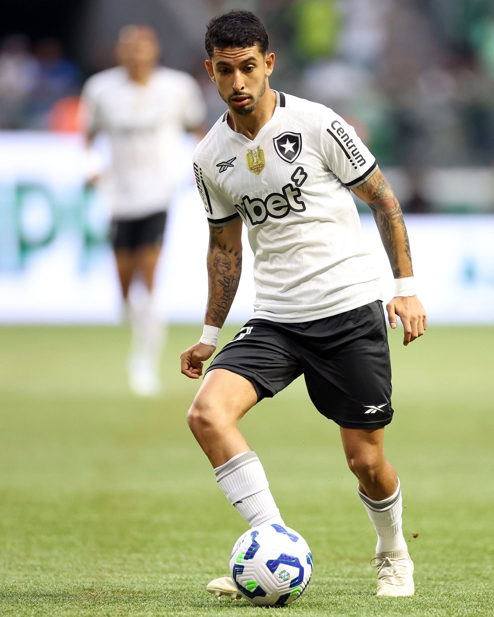 Técnico do Botafogo explica reforço de quase R$ 100 milhões no banco