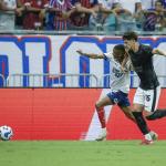 Everton Ribeiro é expulso, e Bahia empata com reservas do Corinthians pelo Brasileirão