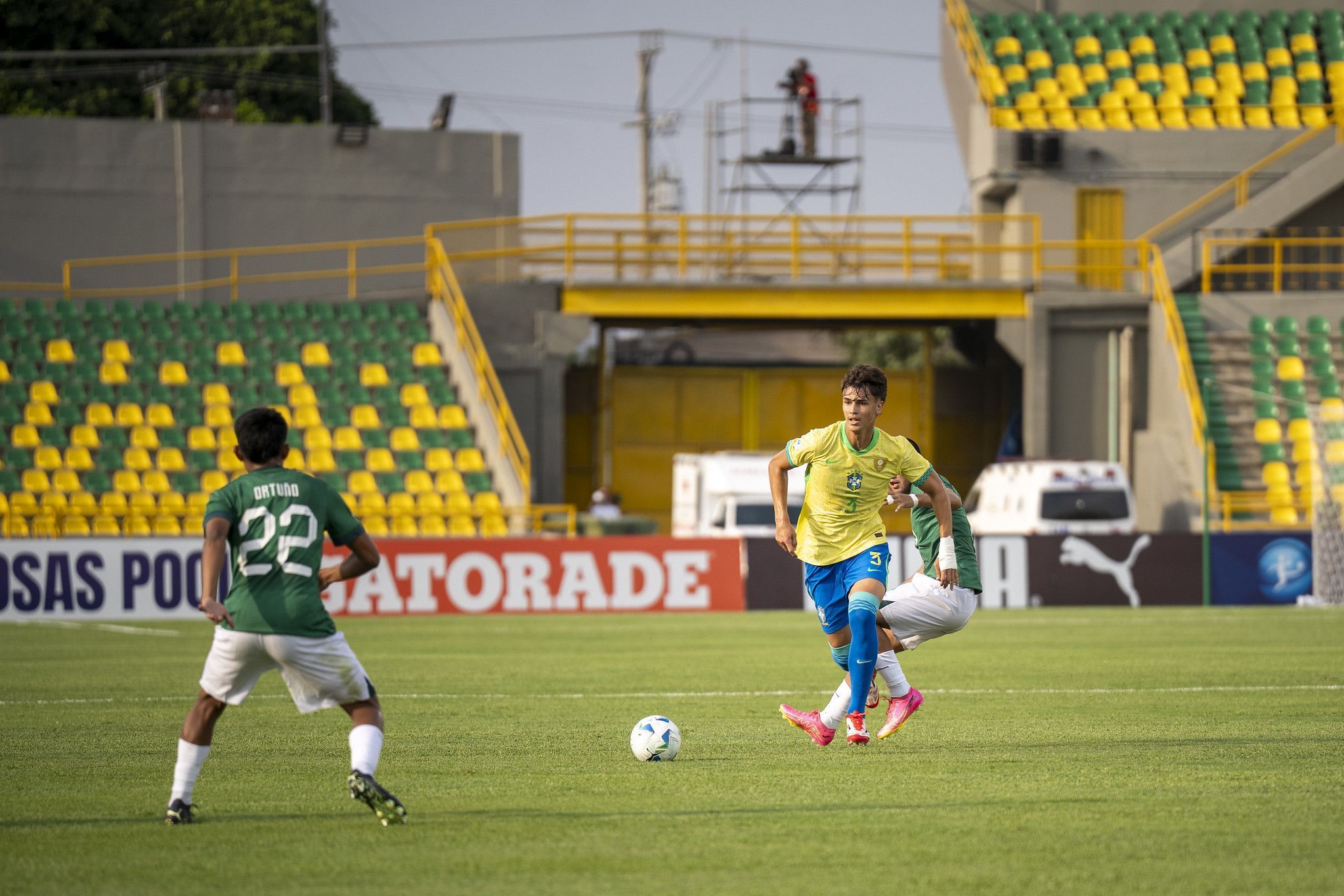 Zagueiro do Atlético, Vitão celebra campanha com a Seleção no Sul-Americano Sub-17