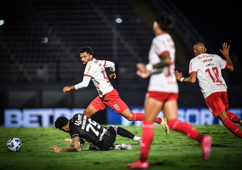 Ceará abre 2 a 0, mas cede empate ao RB Bragantino em estreia no Brasileirão
