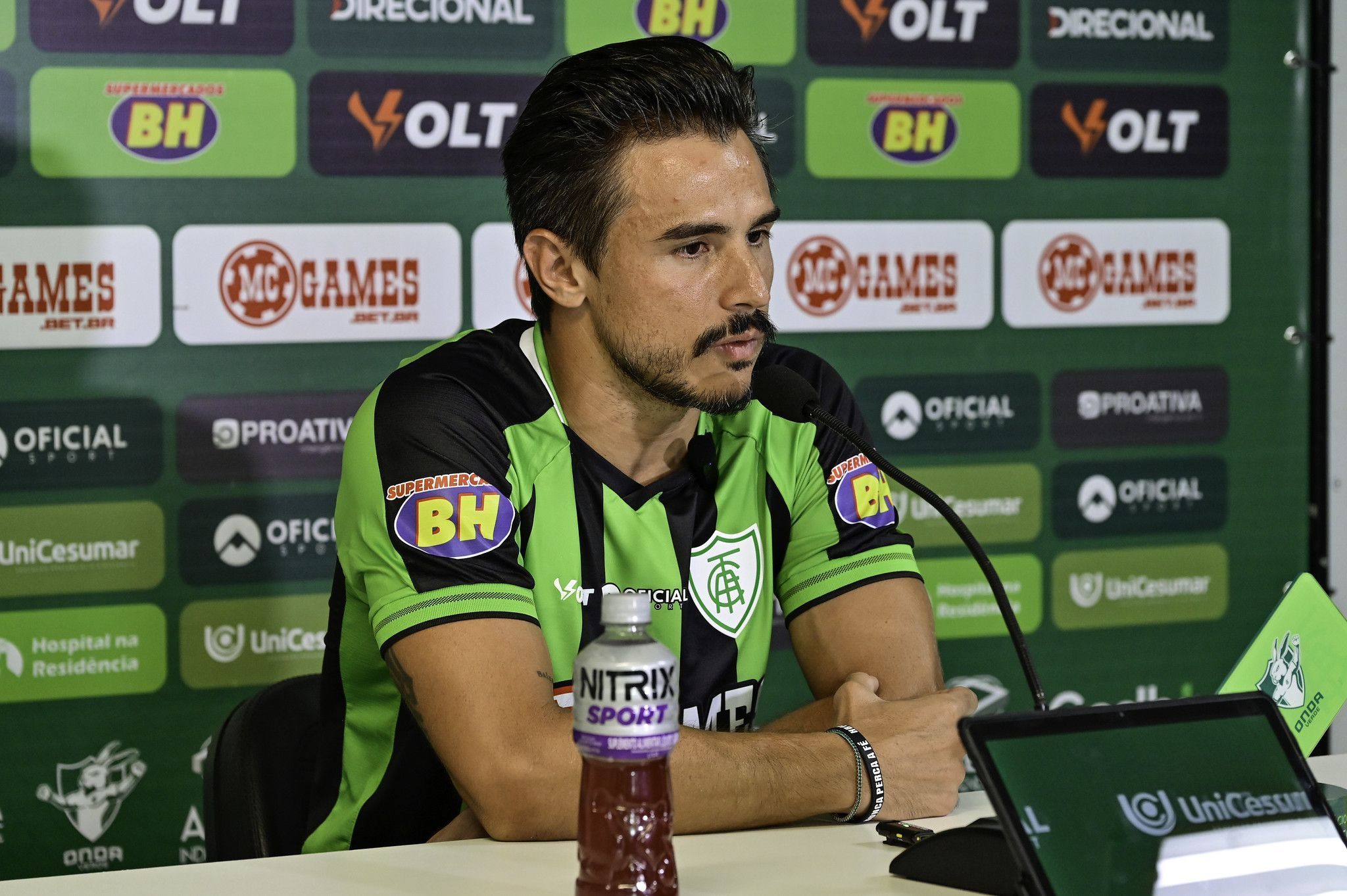 Willian Bigode fala sobre criptomoedas, mas prega foco total em chegada ao América