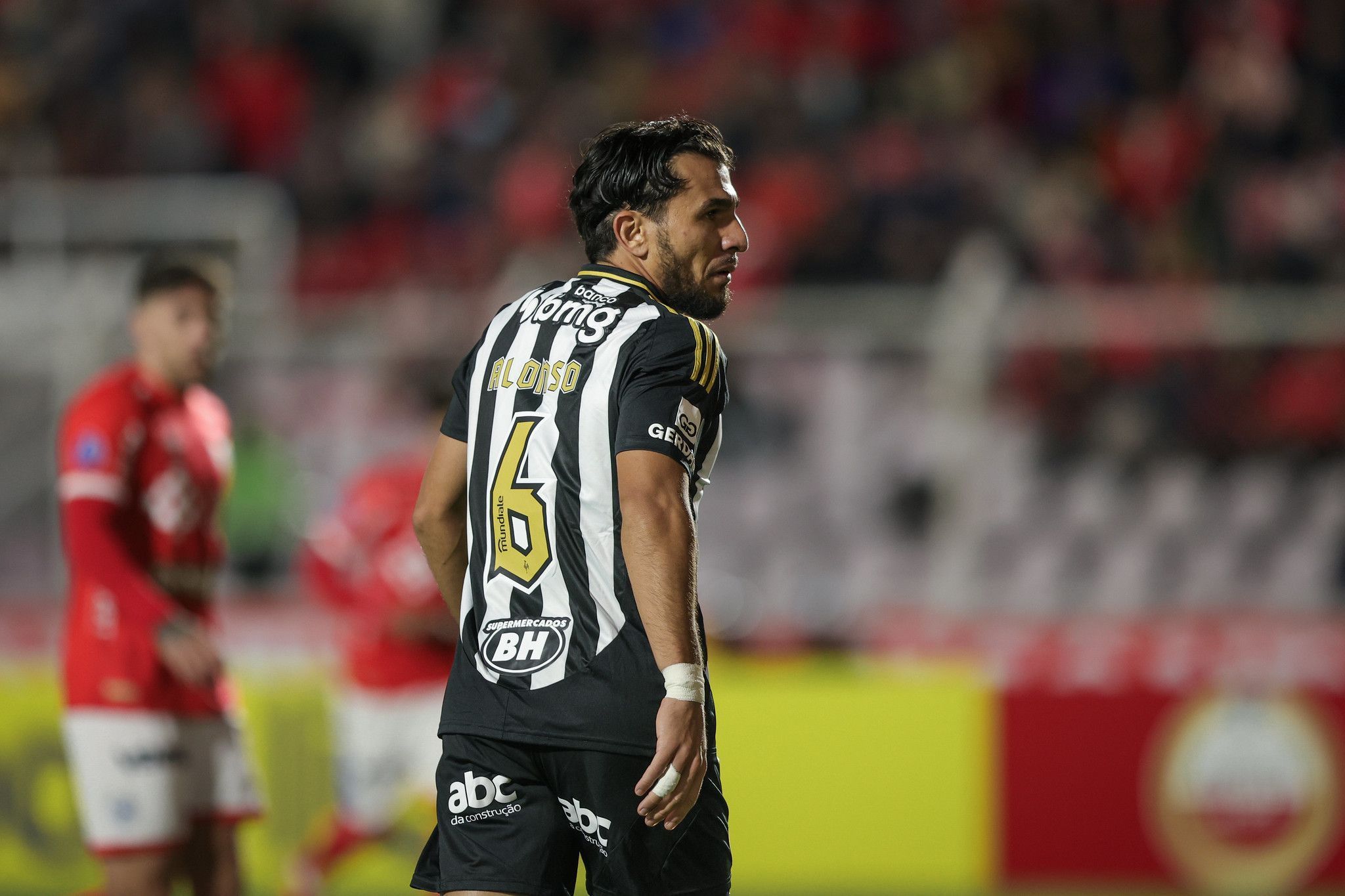 Falta de água faz elenco do Atlético deixar estádio sem banho em Cusco
