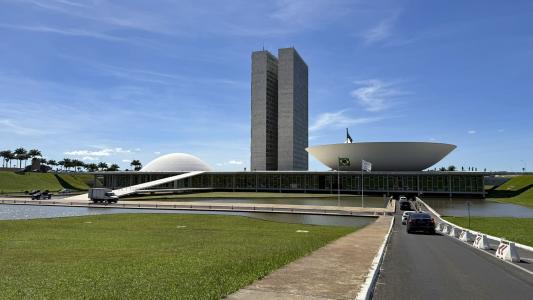 Desafio do desodorante reacende debate sobre redes sociais no Congresso | CNN Brasil