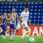 Arezo marca dois gols em duas partidas como titular do Grêmio