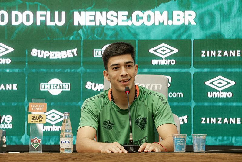 Lezcano é apresentado no Fluminense e celebra chance de jogar ao lado do seu ídolo