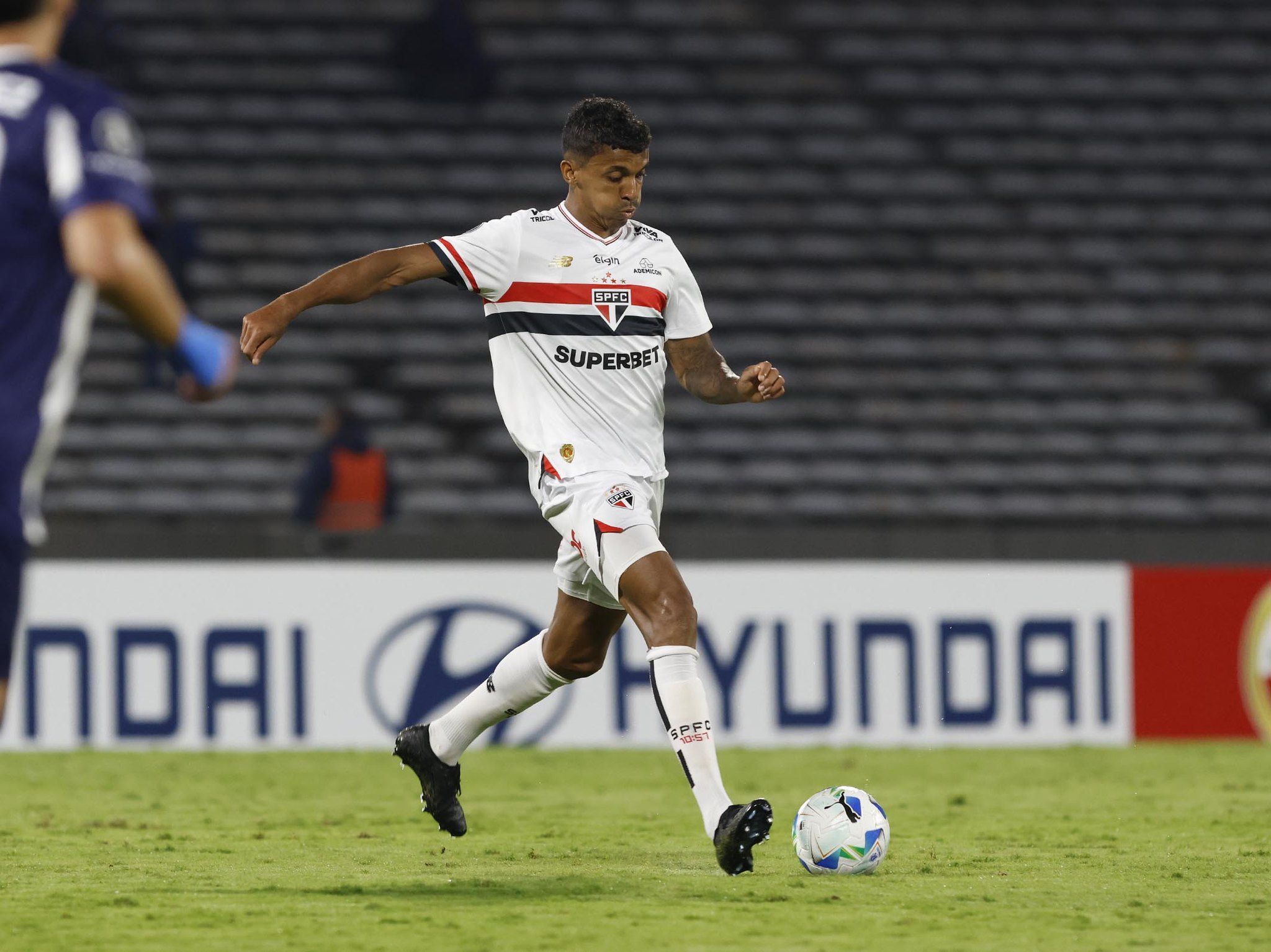 São Paulo atualiza quadro médico do volante Luiz Gustavo