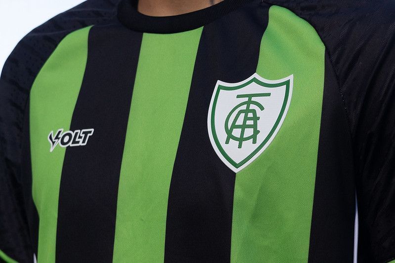 Novo uniforme do América é lançado; veja galeria de fotos e preços