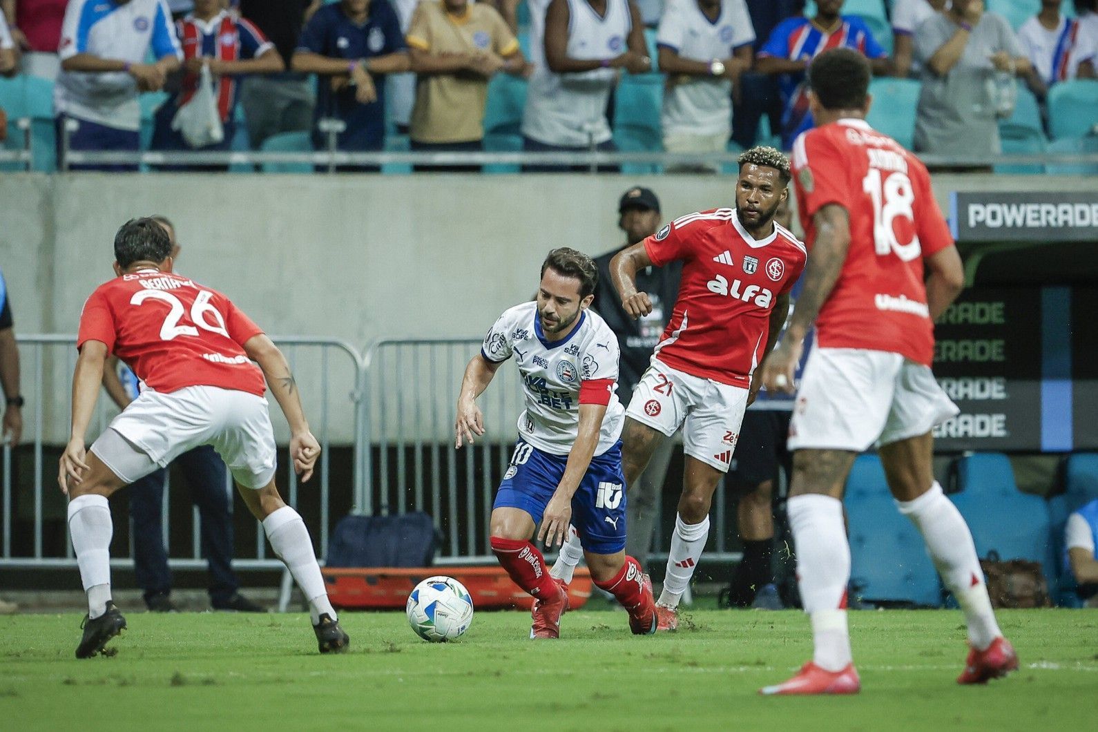 Bahia e Inter fazem bom jogo e empatam na estreia da Libertadores