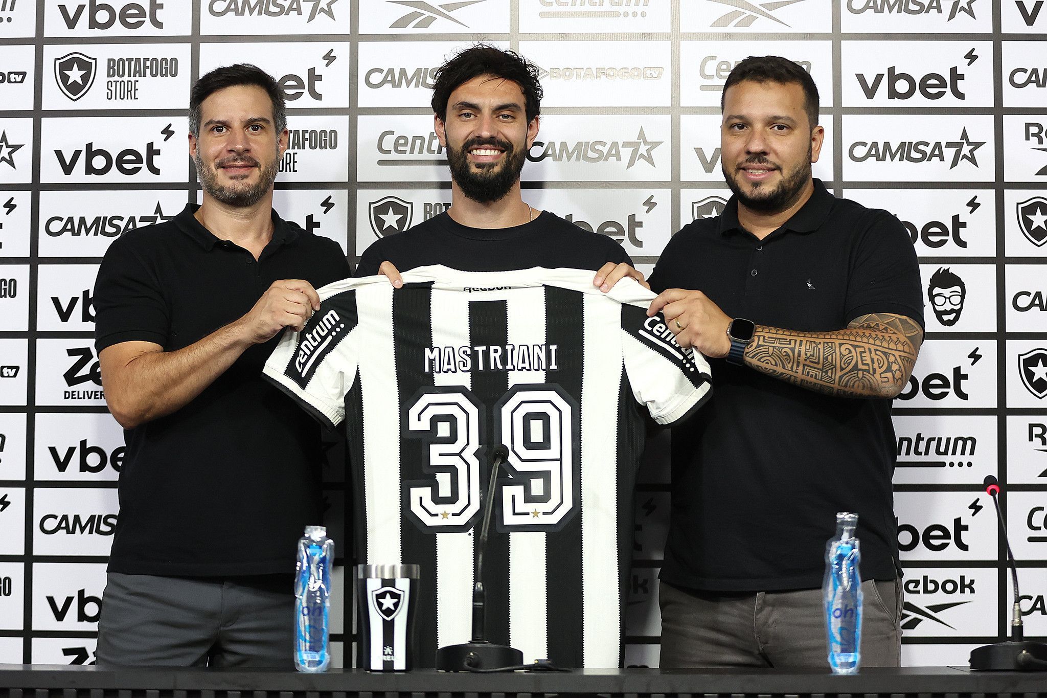 Mastriani projeta disputa com Igor Jesus e extensão da passagem no Botafogo