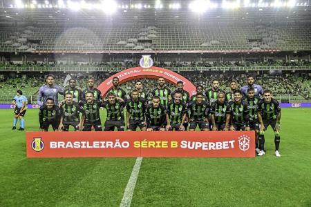 Jogadores do América antes de jogo da Série B