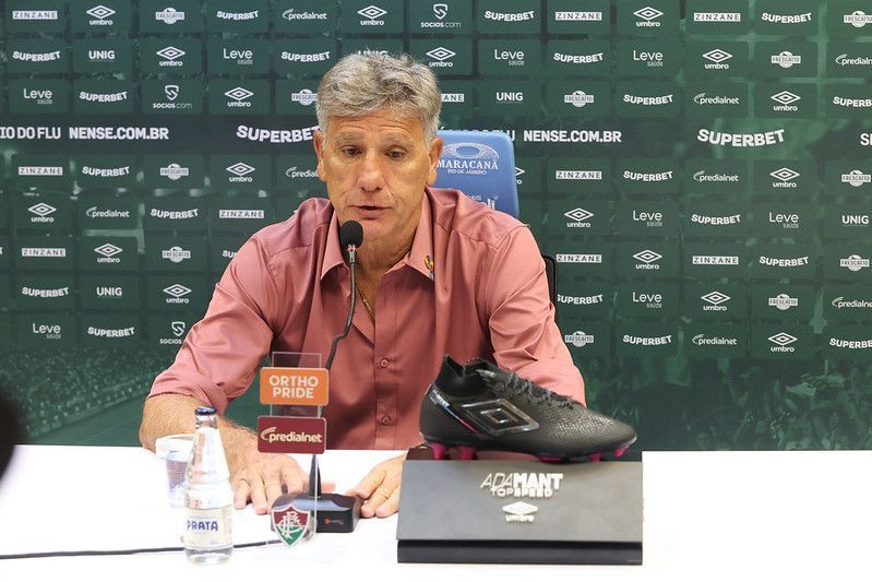 Ovacionado, Renato Gaúcho revela a emoção do reencontro com a torcida do Fluminense