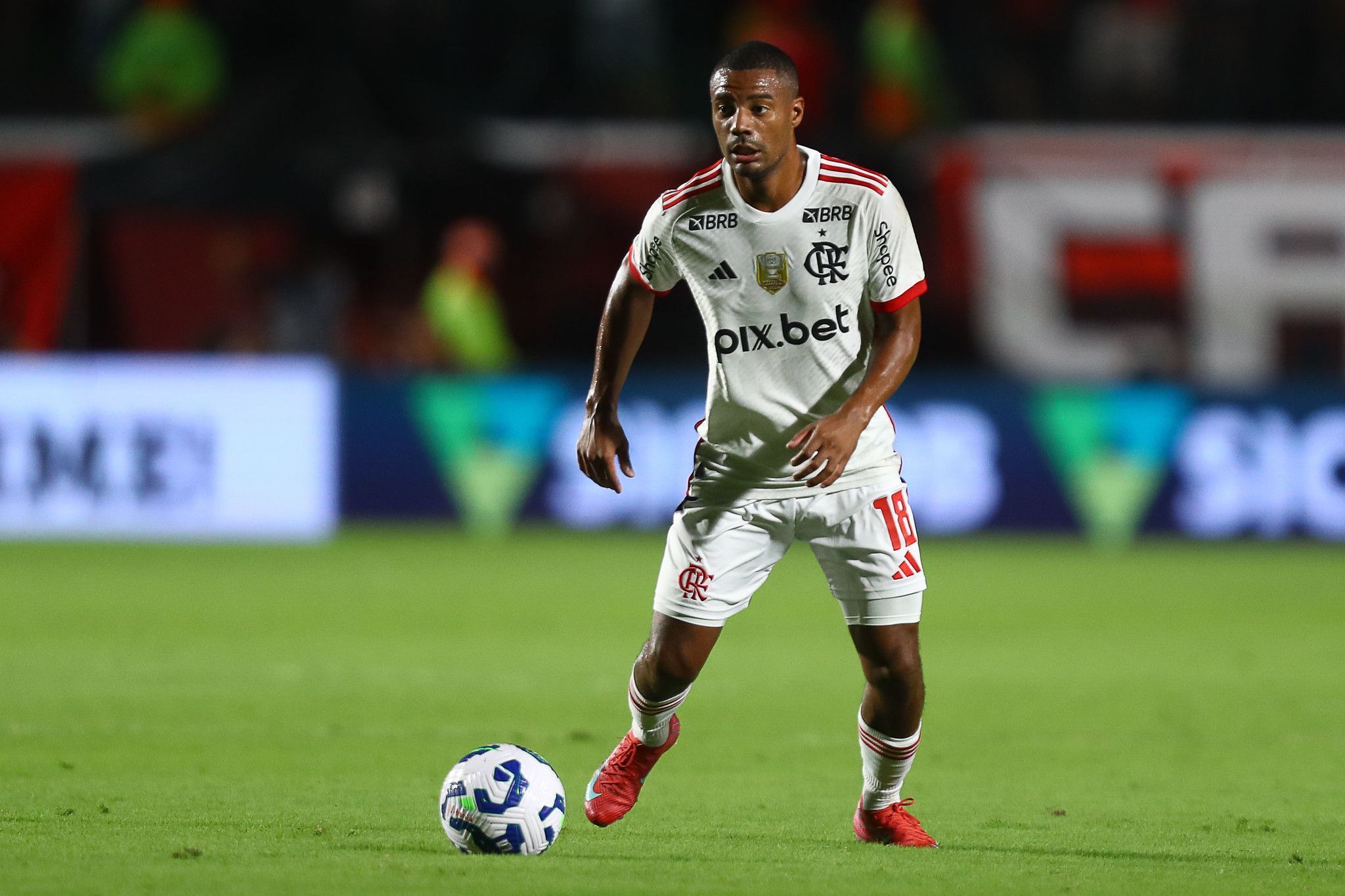 Filipe Luís descarta De La Cruz em nova função no Flamengo: 'Não seria o melhor'