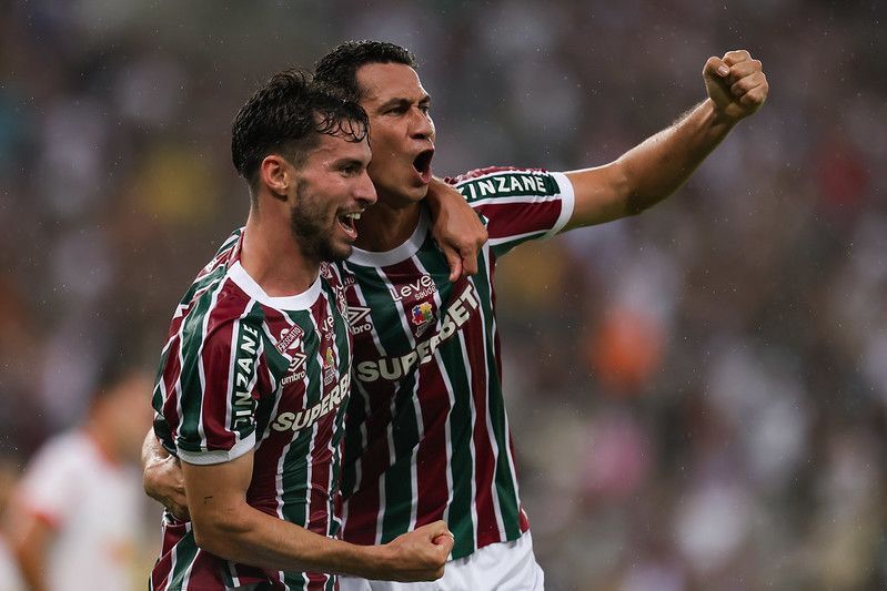 Felipe Melo conta que Guardiola se mostrou interessado em volante do Fluminense