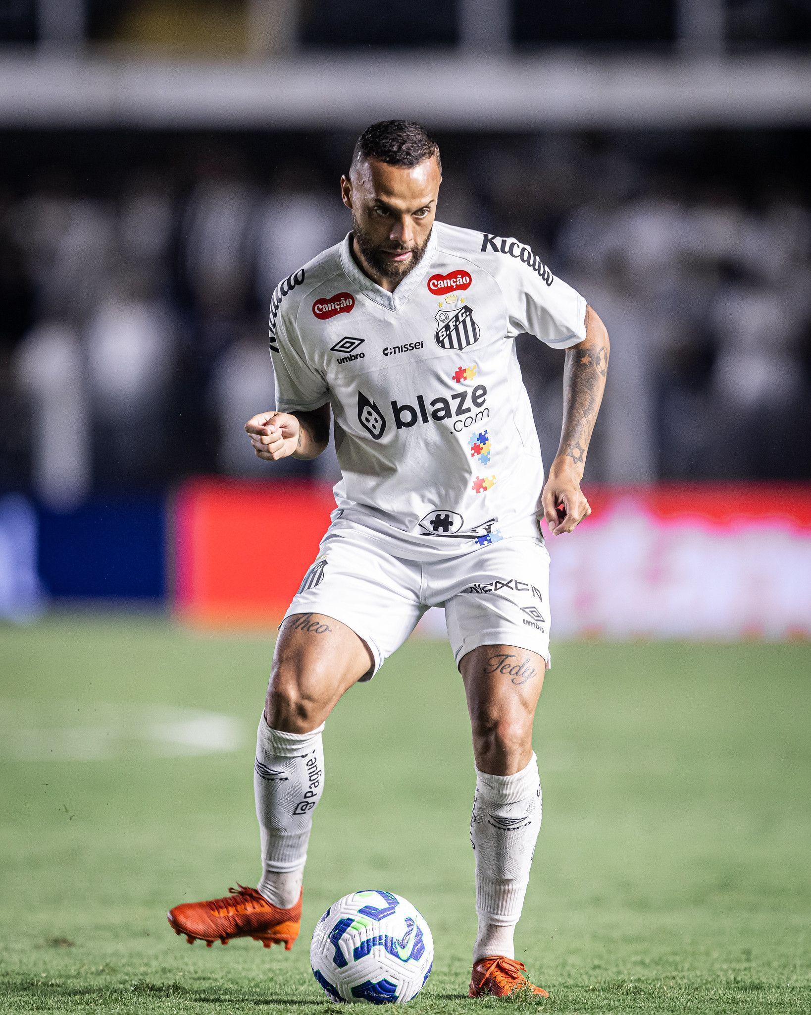 Entenda por que atacante do Santos segue prestigiado em meio à má fase