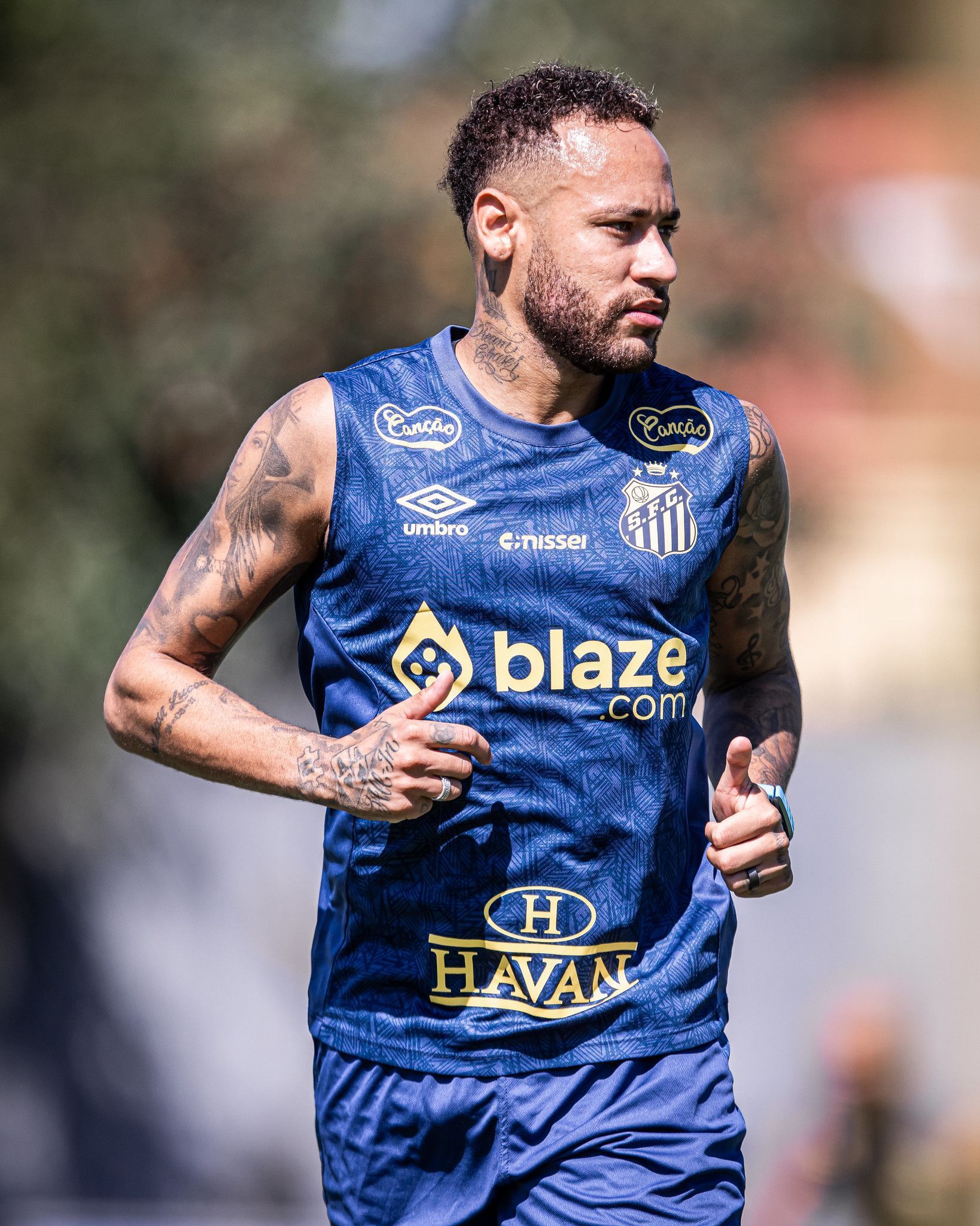 Neymar publica e apaga imagem com formação do Santos