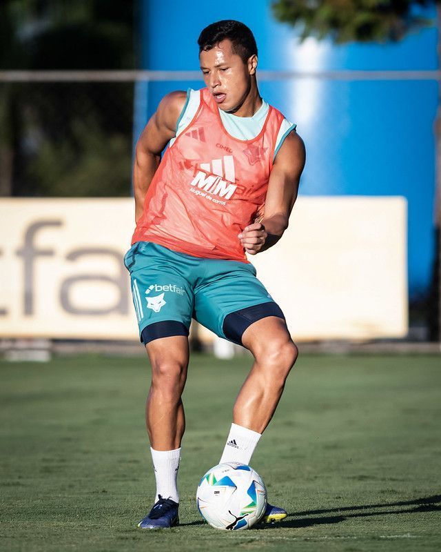Cruzeiro empresta lateral Marlon ao Grêmio