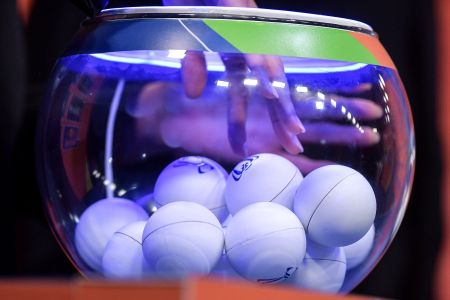 Pote da Copa do Brasil de 2025 com as tradicionais 'bolinhas' com nomes dos clubes participantes