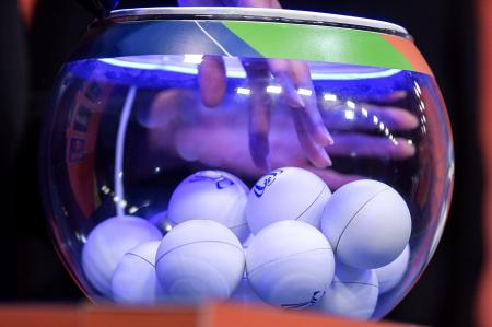 Pote da Copa do Brasil de 2025 com as tradicionais 'bolinhas' com nomes dos clubes participantes