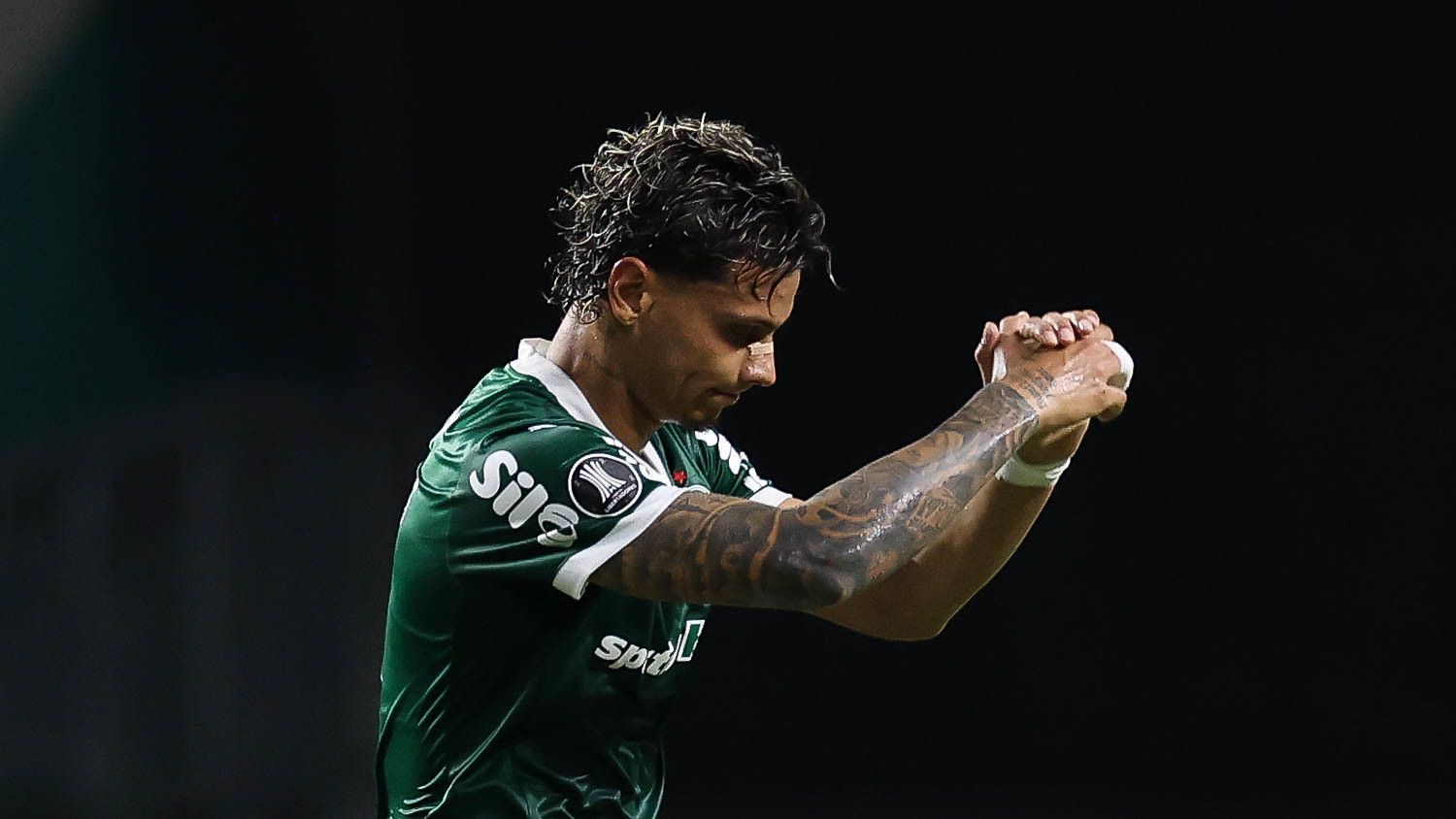 Após gesto polêmico, Richard Ríos se desculpa com torcida do Palmeiras