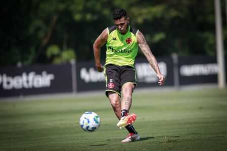 Adson, atacante do Vasco