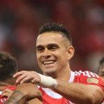 Borré manda recado sobre a disputa de posição com Valencia no ataque do Inter