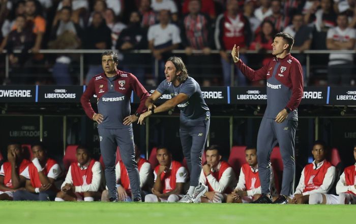 Zubeldía tirou Ferreirinha, que fez dois gols, no duelo com o Alianza Lima