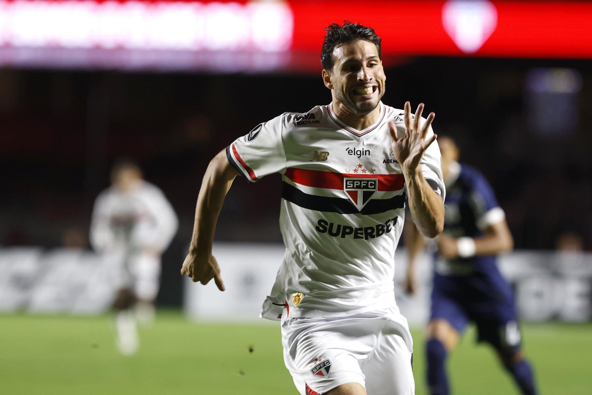 São Paulo recebe novo transfer ban da Fifa e fica impedido de registrar jogadores