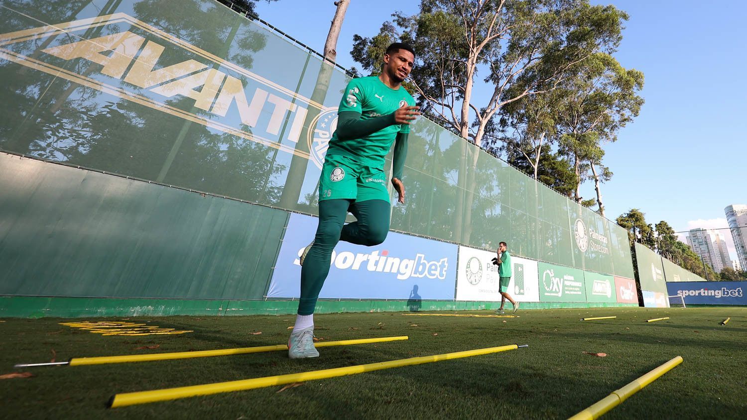 Palmeiras atualiza situação de Murilo após dores na coxa