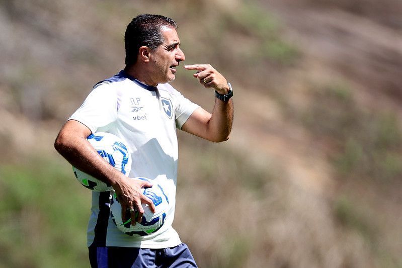 Paiva só utiliza dois de 11 reforços do Botafogo em mais de 50% dos minutos