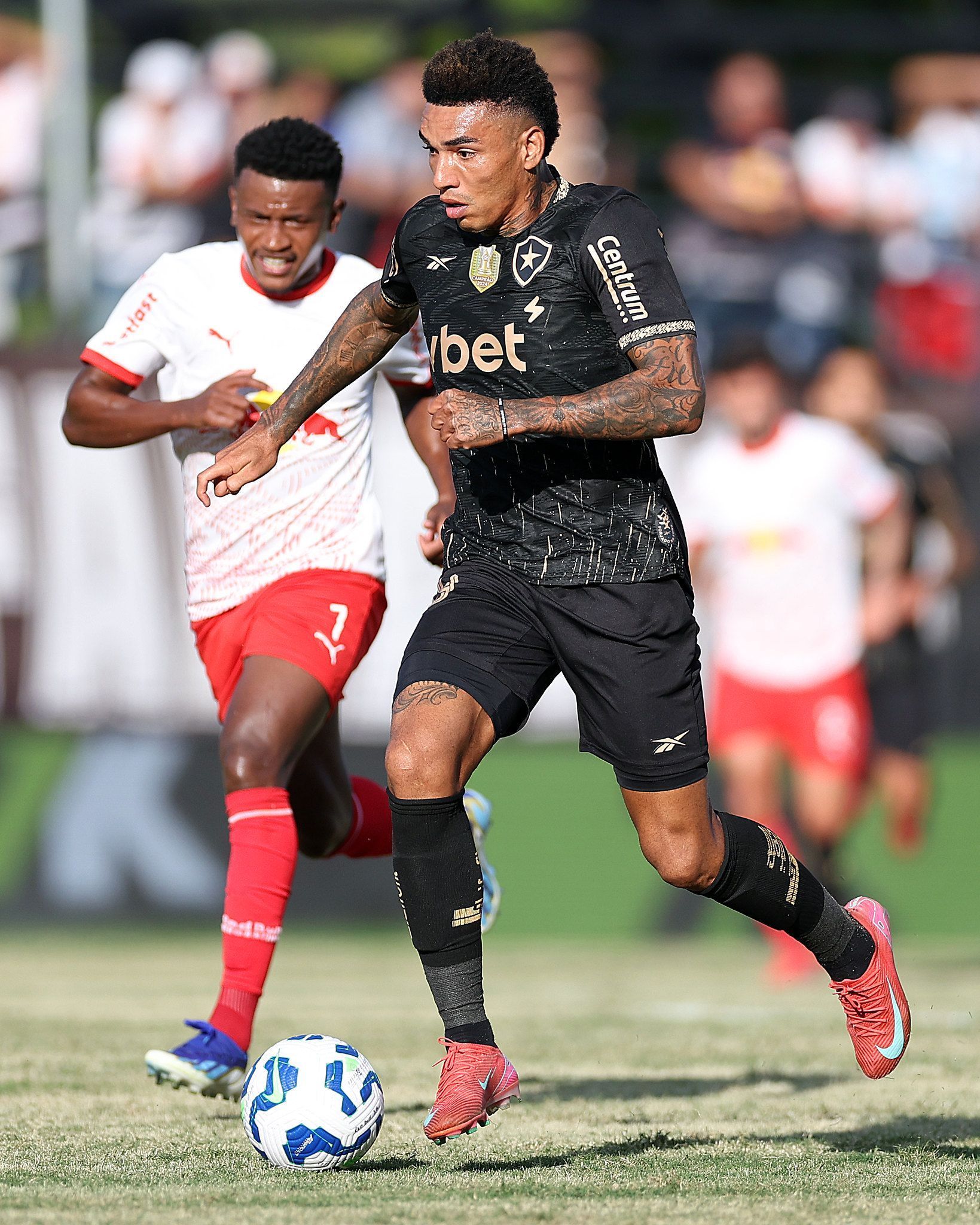 Igor Jesus dá razão a Renato Paiva e lamenta gols perdidos em derrota do Botafogo