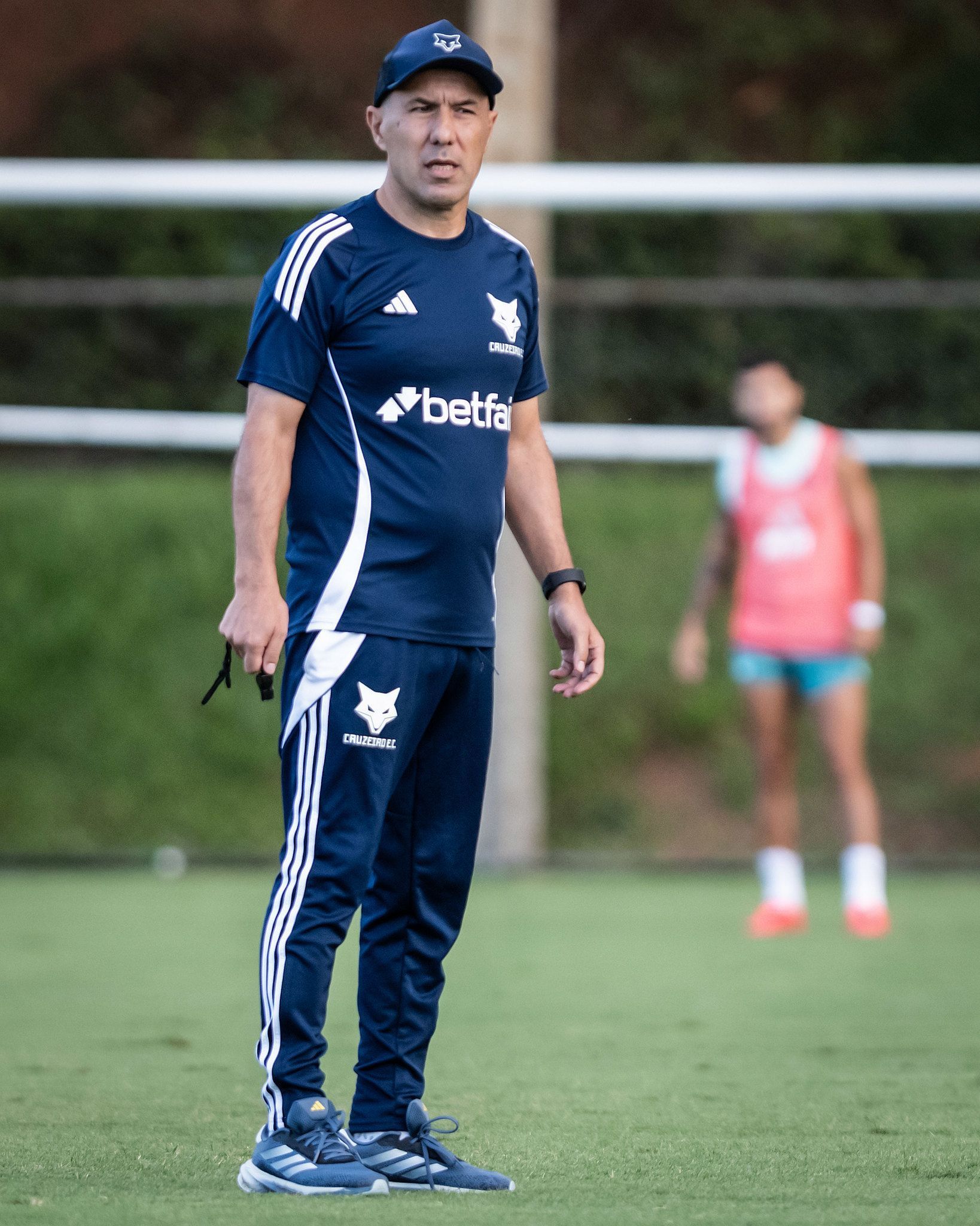 Leonardo Jardim relaciona dois jovens para duelo do Cruzeiro contra o São Paulo