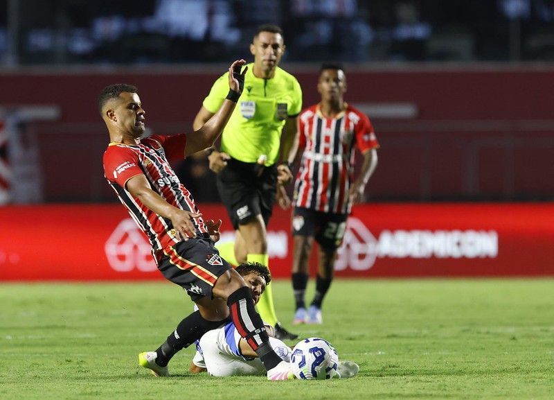 São Paulo soma 8 jogos sem vencer e inicia Brasileirão com um gol e perto do Z4