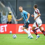 Grêmio informa grave lesão do zagueiro Rodrigo Ely; saiba detalhes