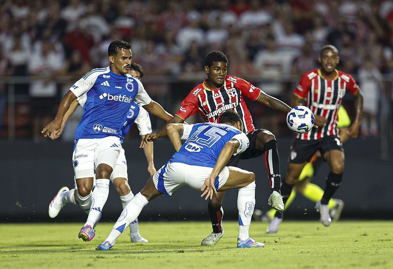 No Morumbis, Cruzeiro busca empate contra o São Paulo pelo Brasileirão