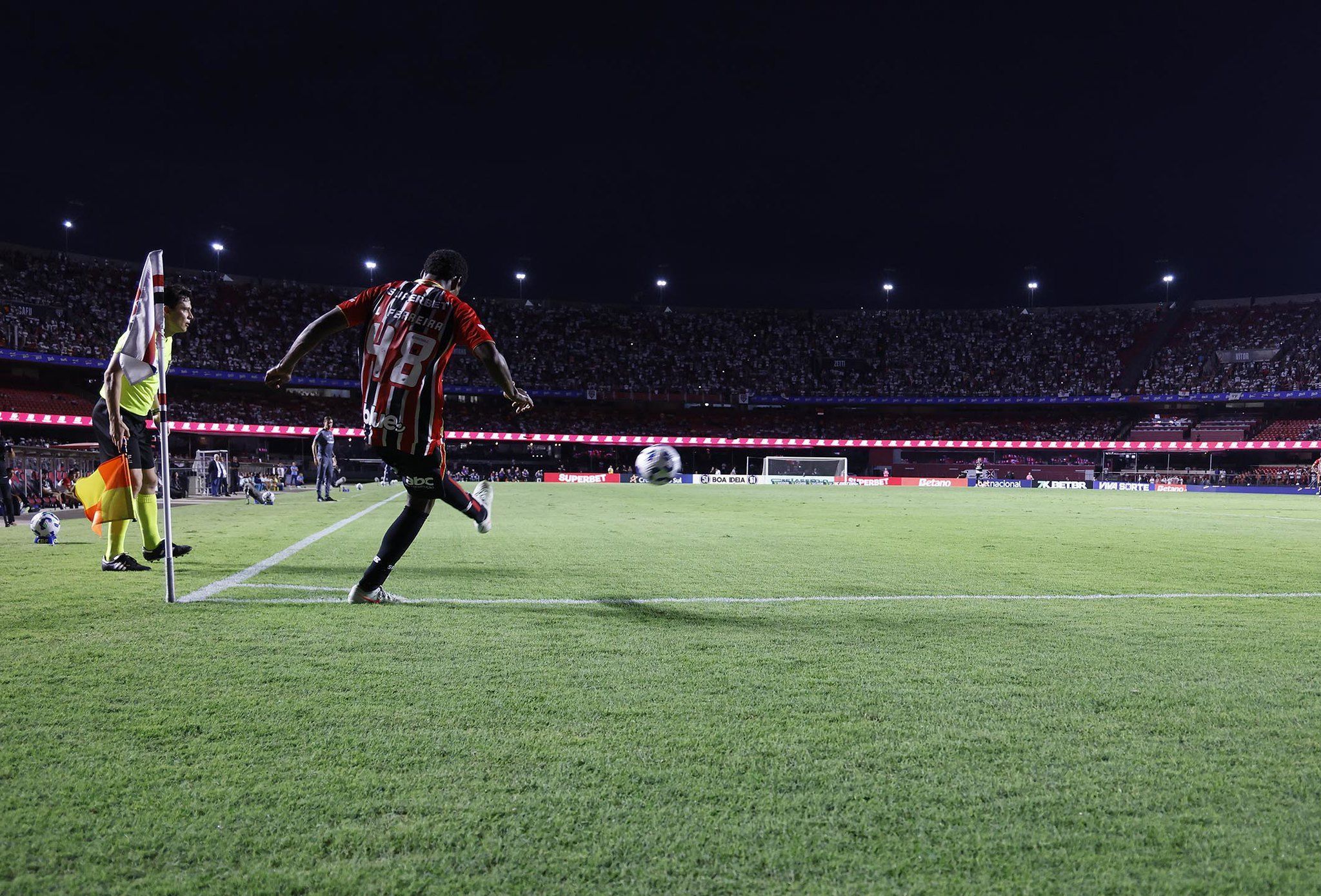 Ferreira se torna alternativa no São Paulo em meio à má fase da equipe